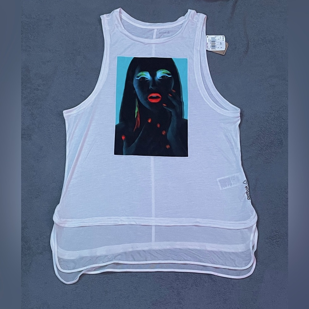 Reebok muscle tea with graphic in the middle